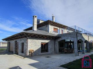 Chalet  Torganillo. Chalet con piscina y 1.500 m de parcela