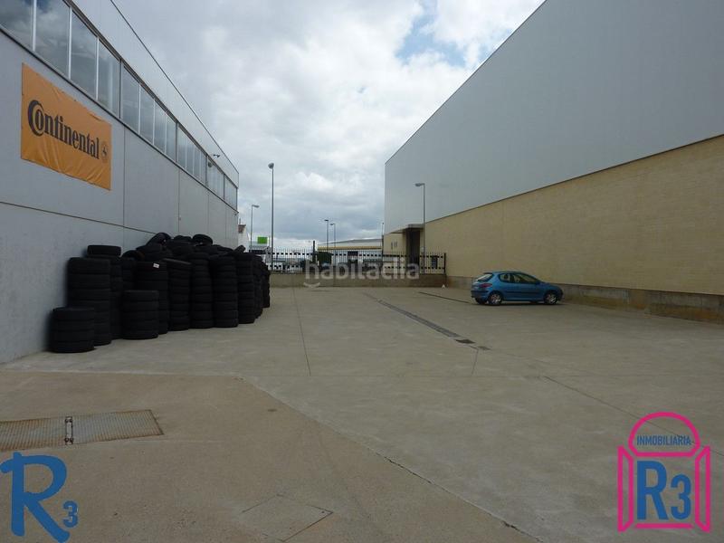 Foto 8ddcfa58-6d6b-4135-887a-71a5ed6dc954. Nau industrial a Trobajo del camino