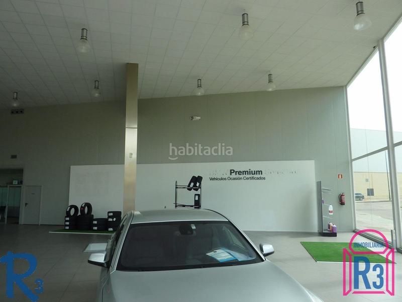 Foto b59fabbc-969c-4c33-a7e2-7f6bfbc0f4b6. Nau industrial a Trobajo del camino