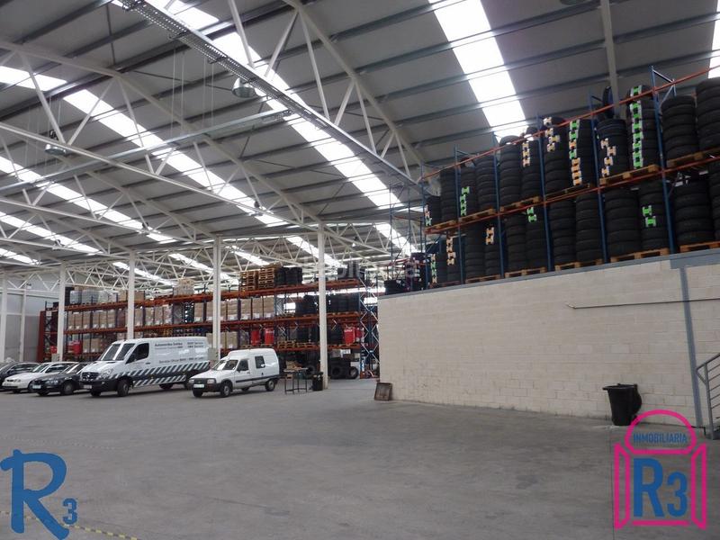 Foto bd8e1b58-a4bb-4bc3-905c-035b1d518364. Nau industrial a Trobajo del camino