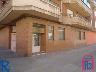 Location Local commercial  Calle truchillas. Local de 122 m², mitada acondicionad y mitad en bruto. fachada a