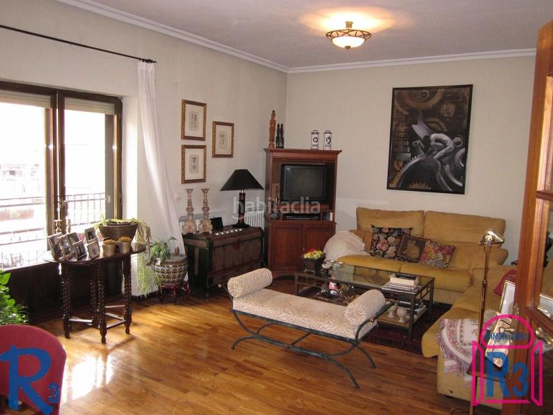 Foto 1215d747-84ef-4b44-ad2e-dcffa5df7e74. Piso amplio piso con 2 salones en San Claudio - La Chantría León