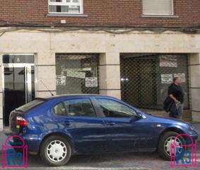 Location Local commercial  Calle pérez galdós. Local de 135 m², accesibilidad, fachada 5m, gastos comunidad inc