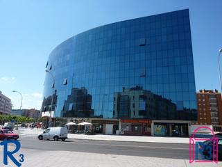 Local Comercial en Avenida Reyes Leoneses