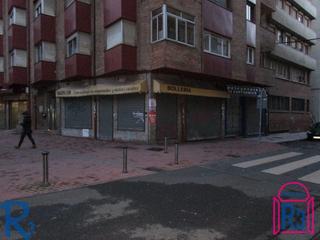 Affitto Locale commerciale  Plaza doce martires esq. parroco don carmelo rodriguez. Local en alquiler