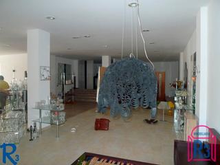 Location Local commercial  Avenida del párroco pablo díez. Local acondicionado de 220 m², con 1 aseo, 8m de fachada, con ca