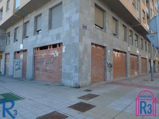 Location Local commercial  N/a. Local de 230 m², con fachada en esquina de 20,5 m + 16 m, con sa