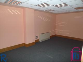 Rent Office space  Avenida ordoño ii. Oficina de 150 m², baños propios, tiene 2 despachos, gastos comu