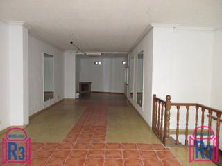 Location Local commercial  Párroco pablo díez. Local comercial en avenida párroco pablo díez