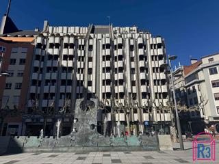 Oficina  De las cortes leonesas. Oficina en venta en plaza de las cortes