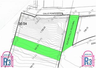 Terreny residencial  Calle ponferrada. 1850 m² de solar urbano directo con fachada a 3 calles. se puede