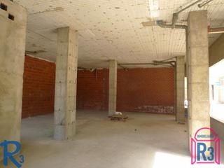 Location Local commercial  Calle santos olivera. Local de 135 m², semi- acondicionado,  fachada 25 m. pº de la ch
