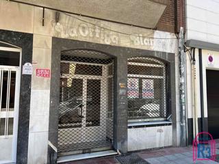 Geschäftsraum  Calle maestro nicolás. Local de 150 m², fachada 4,30m, calefacción, tiene 4 salas, una