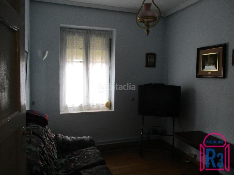 Foto 4e981d1c-f024-436a-b600-05f88463f5a0. Casa amb calefacció aparcament a Armunia León