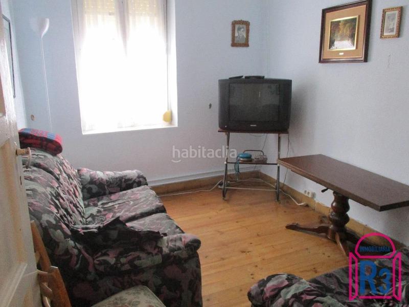 Foto 5f84318d-ccdb-4a12-8bba-1aab3c27273f. Casa amb calefacció aparcament a Armunia León