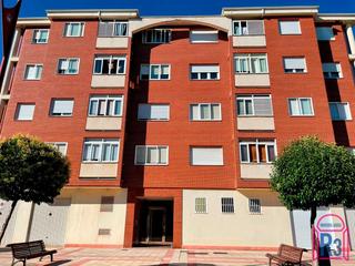 Appartement  Eugenio de nora. Piso vpo amplio con buena distribución y plaza de garaje en loca