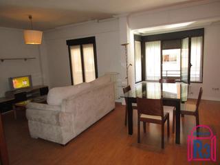 Apartament  Padre isla. Amplio apartamento reformado, zona cine abella