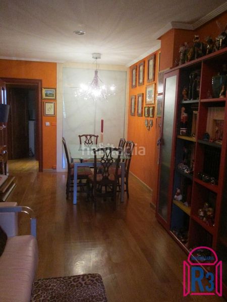 Foto 8f01a593-3b9b-48cd-aee6-1b6470e59ffb. Apartament amb calefacció aparcament a Centro Ciudad León