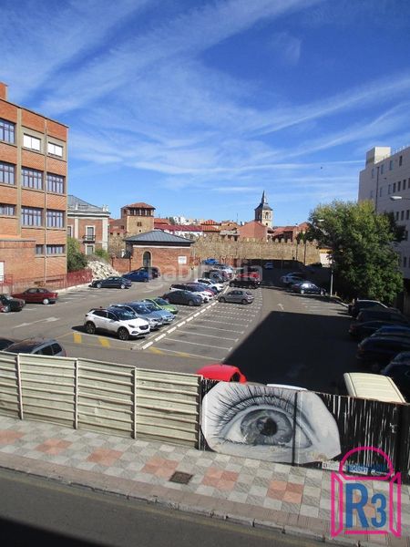 Foto f24a4cc1-cb13-4a10-84f1-76637cc9a274. Apartament amb calefacció aparcament a Centro Ciudad León