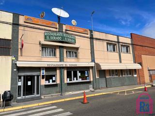 Local Comercial  Calle san isidro. Se vende restaurante con vivienda en funcionamiento por jubilaci
