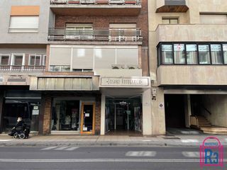 Miete Geschäftsraum  Avenida independencia. Se alquila local de 99 m², climatizado, en primera línea comerci