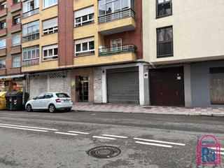 Local commercial à Alcalde miguel castaño 72. Local con vado en venta