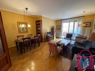 Appartement  N/a. Piso de 4 dormitorios al lado del corte inglés con zonas comunes
