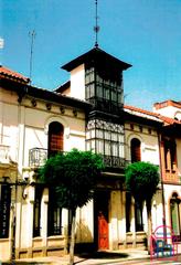 Maison  Vía de la plata. Casa modernista de manuel cárdenas con 2 viviendas y bonito pati