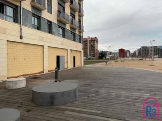Location Local commercial  Calle los aluches. Se alquila local de 200m² (divisible)