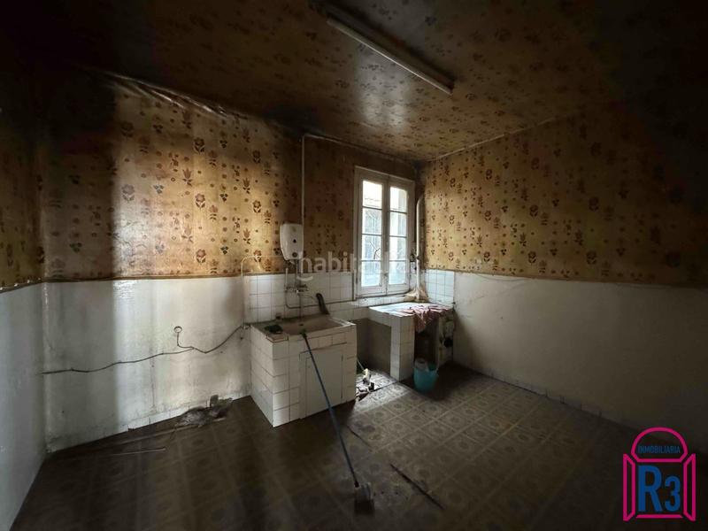 Foto d1bda818-7de2-44d0-ac7a-aa1660135cbc. Edificio  para construir en Trobajo del camino