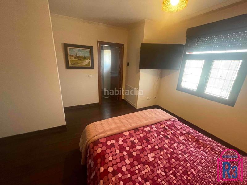 Foto 35b50e52-c334-4fff-8838-357397ff3cfe. Casa adosada casa con dormitorio en planta baja. suelo radiante. en Sariegos