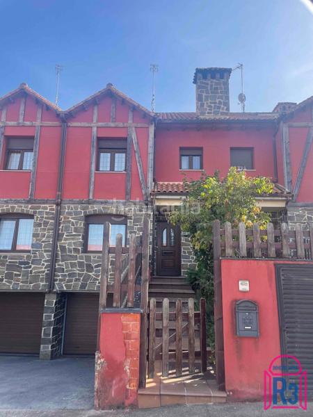 Foto 80033625-eb70-45f4-8b9e-8015271bc4aa. Casa adosada casa con dormitorio en planta baja. suelo radiante. en Sariegos