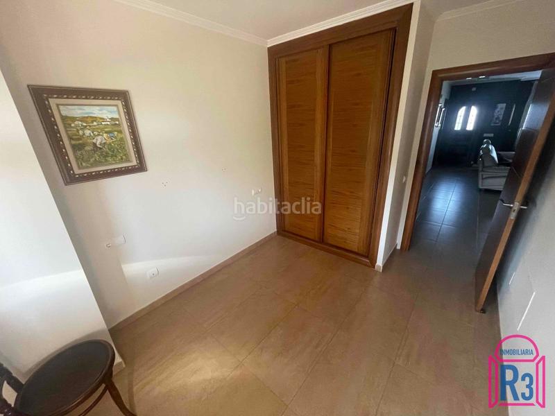 Foto b589aaf6-b487-48b8-adef-1a28e00fc630. Casa adosada casa con dormitorio en planta baja. suelo radiante. en Sariegos