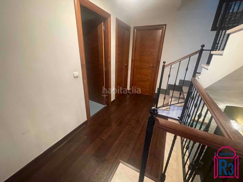 Foto c5ac828b-6be2-45e7-9b02-fe40d37935c7. Casa adosada casa con dormitorio en planta baja. suelo radiante. en Sariegos
