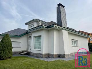 Xalet  Ro cueza. Chalet individual en dos plantas en urbanizacin cerrada