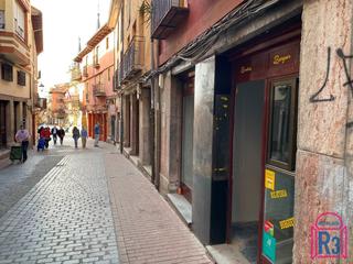 Local commercial  Calle mariano domínguez berrueta. Bocatería acondicionada de 72 m², con 2 aseos y salida de humos.