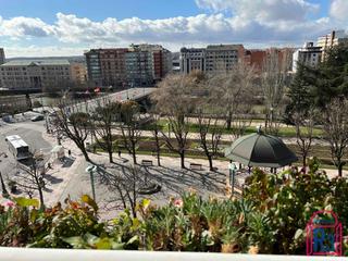 Pis  Condesa de sagasta. Piso interesante alto en condesa  guzmán con garaje