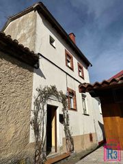 House  San felix. Casa con patio en el centro de pardavé