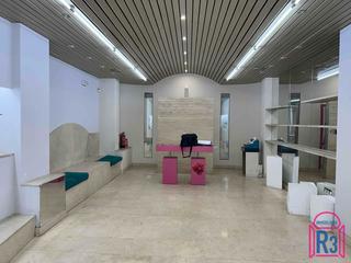 Location Local commercial  Daoiz y velarde. Se alquila local acondicionado