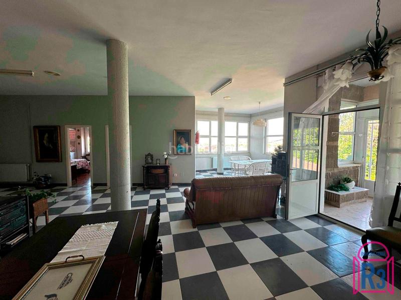 Foto 19436a00-0807-4981-bef4-139e8e00123d. Edificio in Trobajo del camino