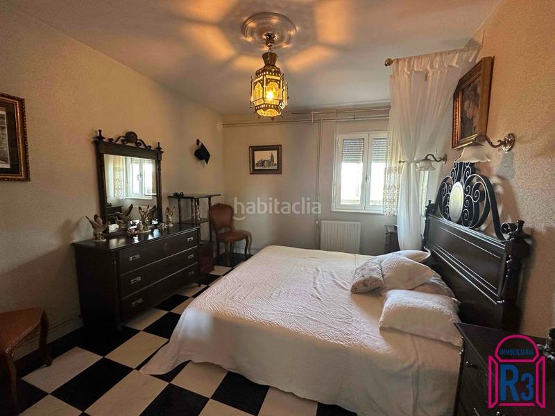 Foto af8ab320-93dc-4601-a6de-be37b0464714. Edificio in Trobajo del camino