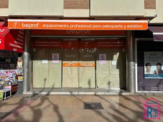 Location Local commercial  Guardia civil - fachada a plaza de la pícara justina. Se alquila local en plaza de la pícara