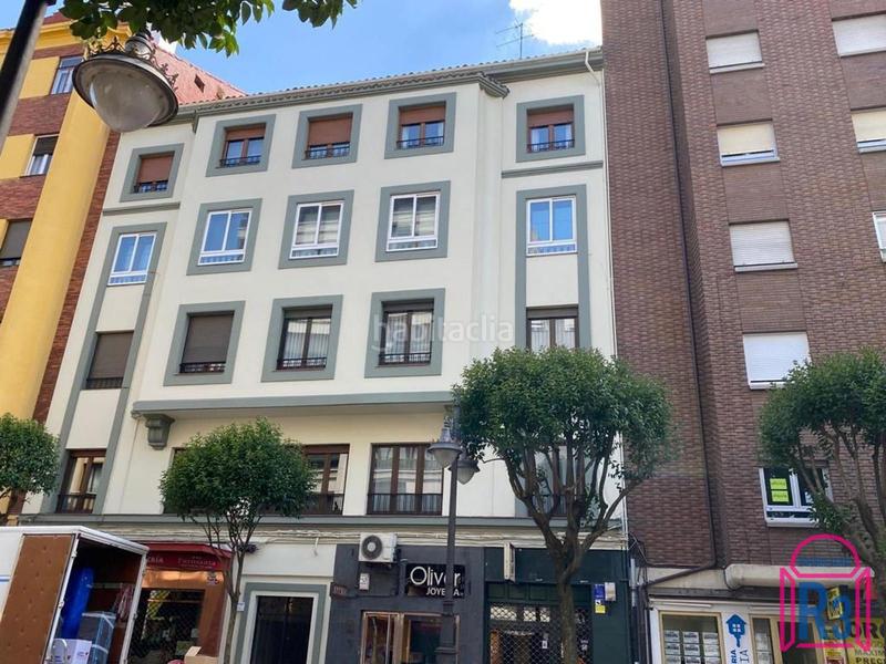 Foto b5df7186-dbe8-42a1-80fd-95c67f4a861a. Pis amb calefacció a Centro Ciudad León