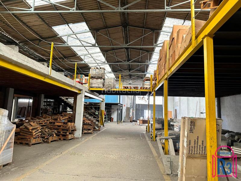 Foto dd3704c3-5574-4909-b62b-28daca6a6d00. Capannone industriale in Santovenia de la Valdoncina