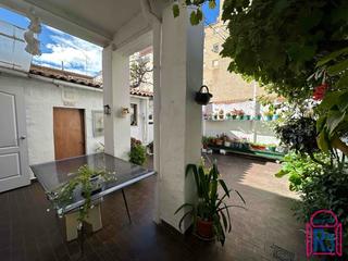 Maison  Sahagún. Casa con patio y local próxima a plaza del huevo