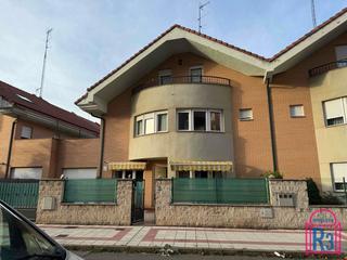 Maison jumelée  Juan pedro aparicio. Chalet con 6 dormitorios muy bien situado zona lidl