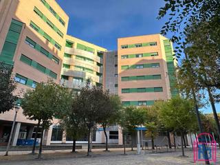 Etagenwohnung  De la chantría. Piso todo exterior con 4 dormitorios y terraza de 17 m. parque d