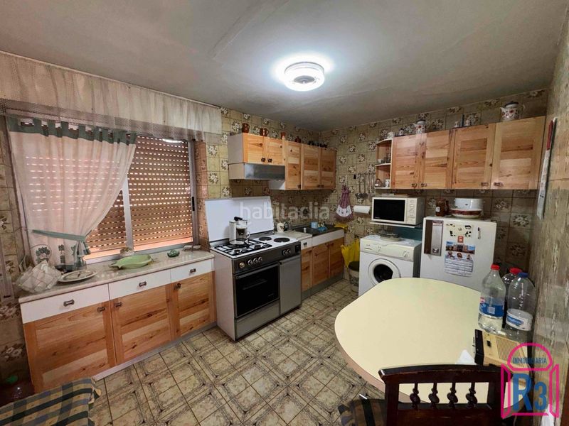 Foto 5d9c806f-fba1-4924-8159-8b51e8954361. Edifici a Trobajo del camino