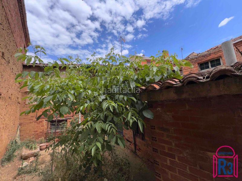 Foto eb8366f7-b96d-4b6f-8449-6d044a9b16e4. Edifici a Trobajo del camino
