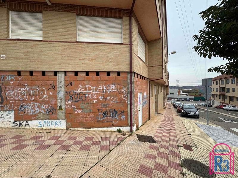 Foto 5d52a5cb-db7a-481d-b989-f2b5677d35ee. Local comercial  en bruto al principio de navatejera en Villaquilambre